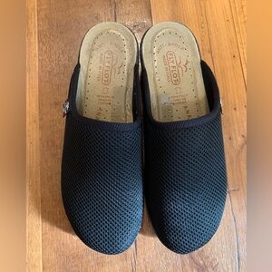 Fly Flot Slip-On Black Clogs Size 7-7 1/2 EUC